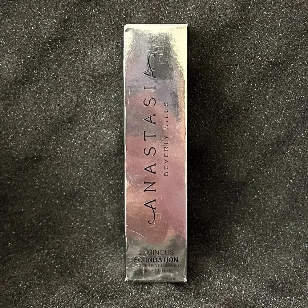 Anastasia Beverly Hills Luminous Foundation in 470C